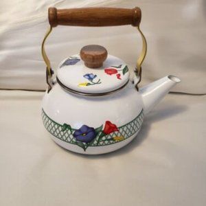 REGENCY CLUB COOKS CORNER WHITE FLORAL Vintage Teapot WOODEN HANDLED TEAKETTLE